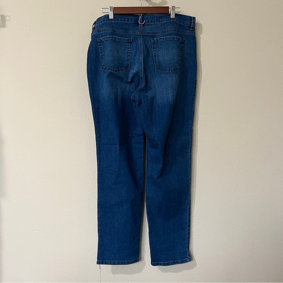 Style & Co Women’s Jeans Blue Size 14 Straight Leg Medium Wash - Picture 2 of 5